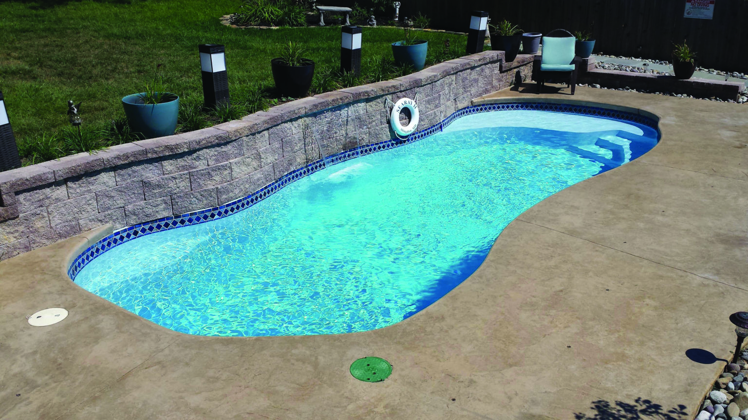 liner pools with tanning ledge