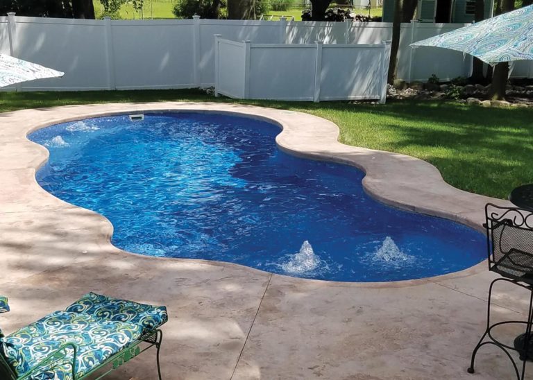 Fiji Pool 15' x 34' Model | Latham Pool