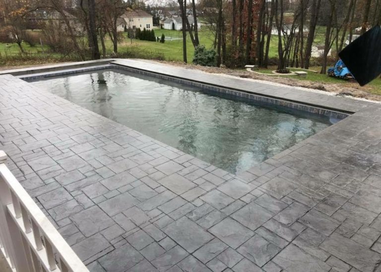 Barcelona 16' x 38' Model Pool | Latham Pool