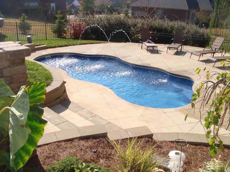 Bermuda 12' x 26' Model Pool | Latham Pool