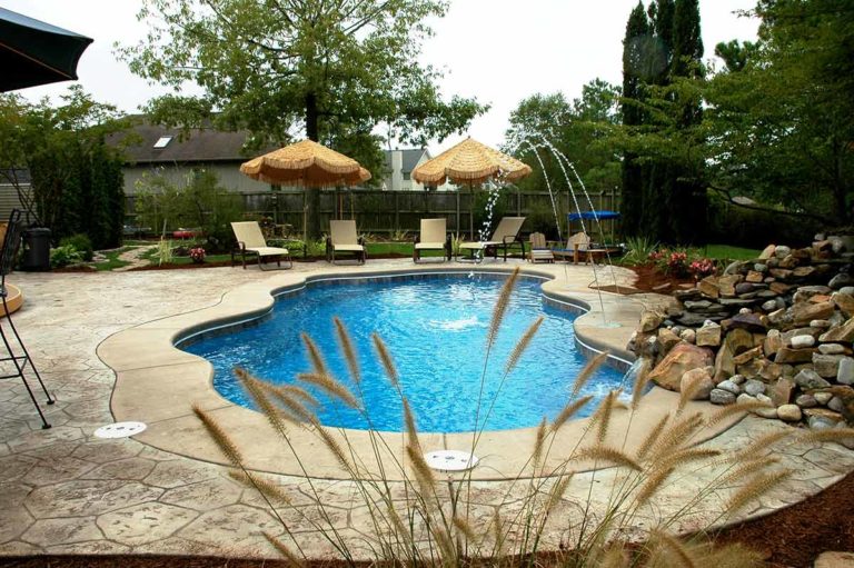 Laguna 14' x 30' Model Pool | Latham Pool