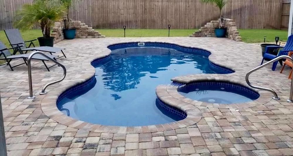 Latham Fiberglass Laguna Deluxe | Crystite Classic Sapphire Blue inground pool