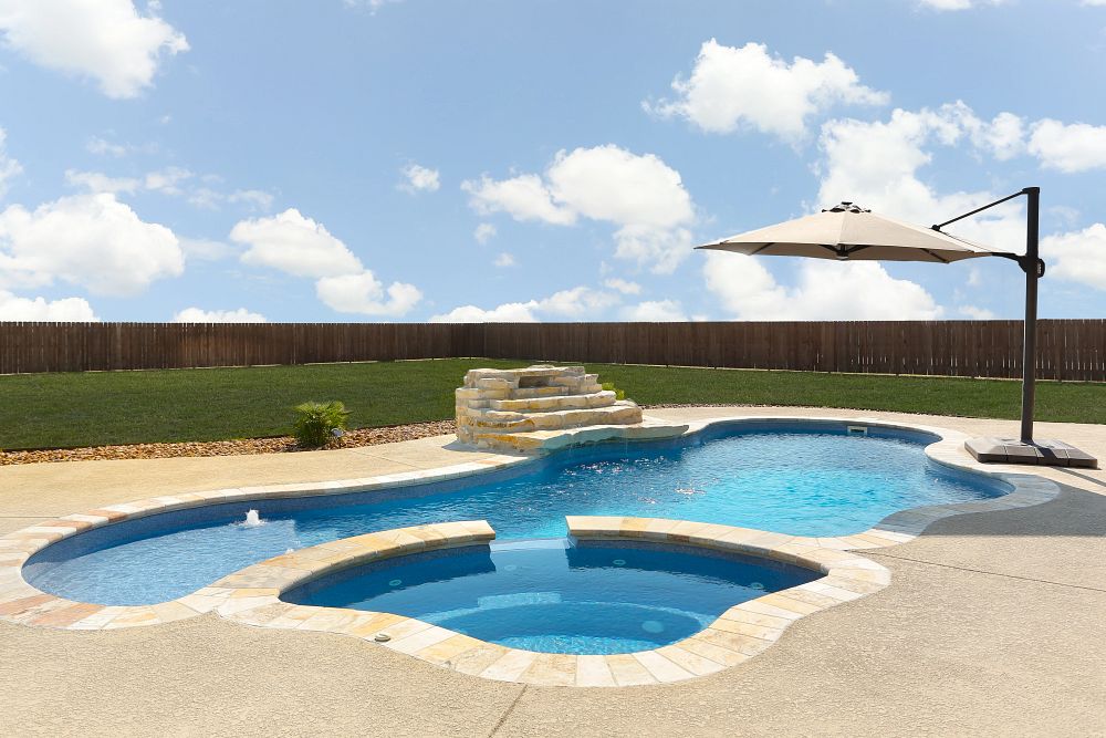 vinyl liner pool with spa and custom water features