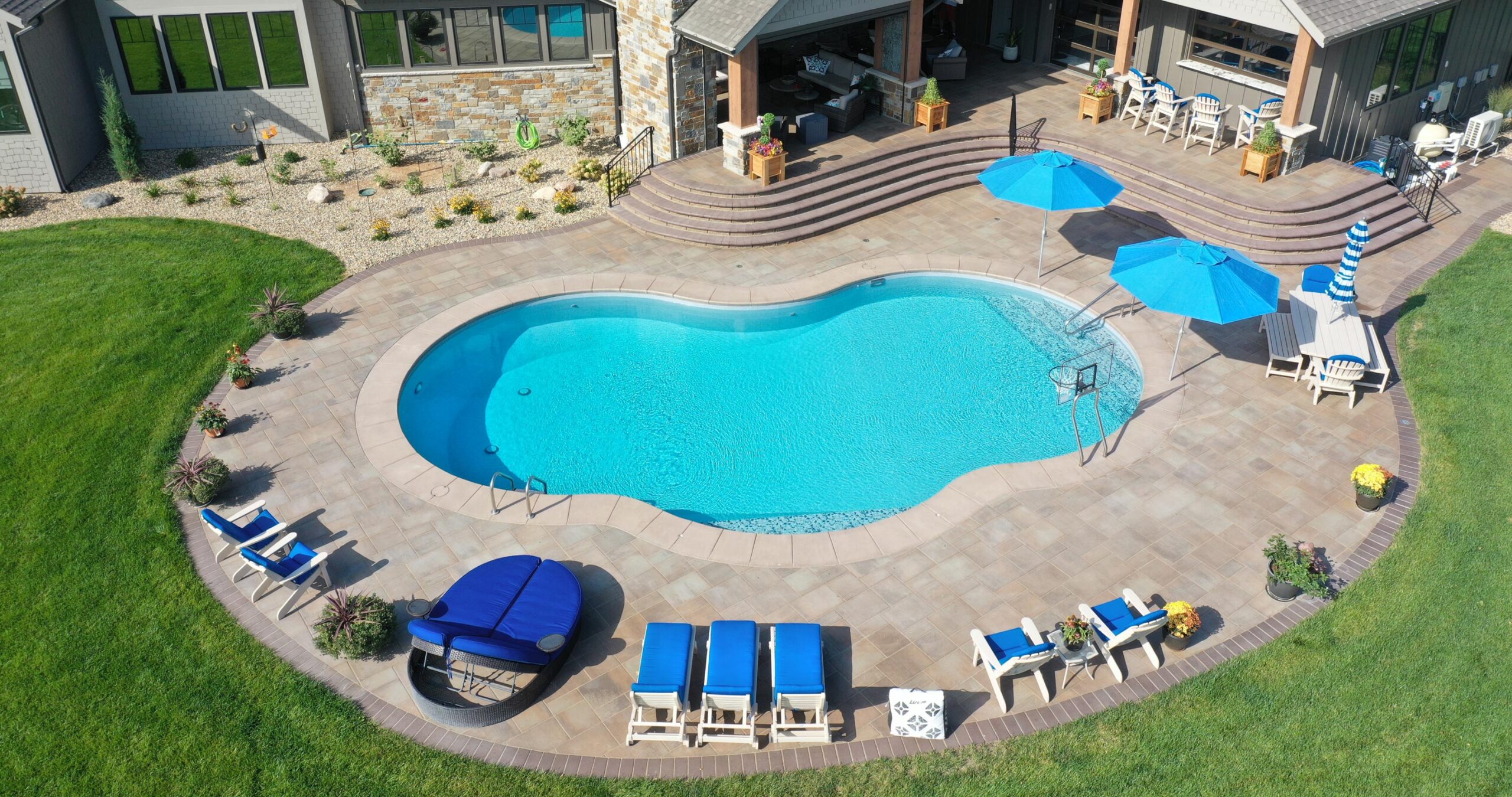 Freeform Vinyl Liner Pool | Photo courtesy of Bell Pool & Patio